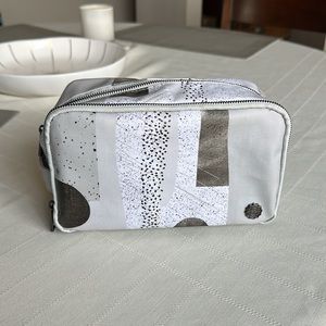Toiletry Make-up travel pouch